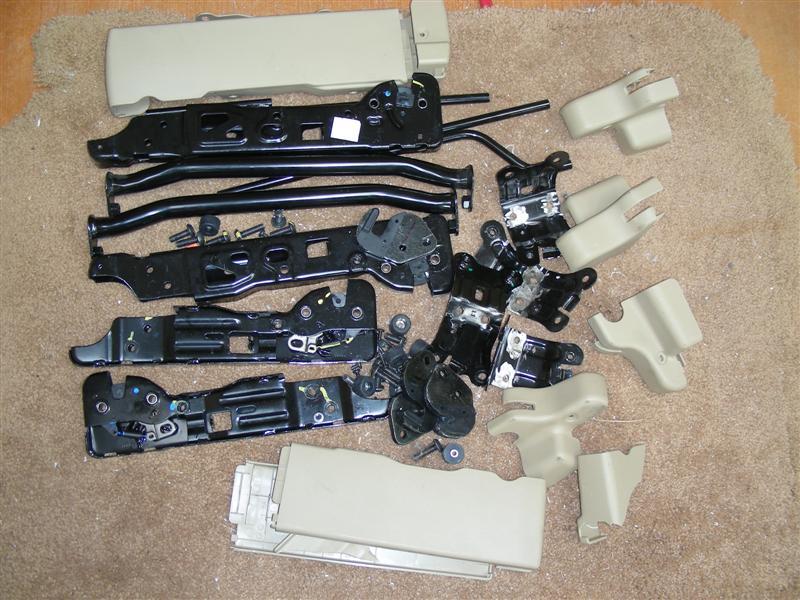 DSCN5408.JPG - This is the pile of parts that are no longer needed.